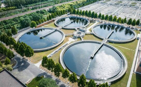 Jakie nowoczesne technologie wykorzystują reaktory biologicznego oczyszczania SBR?