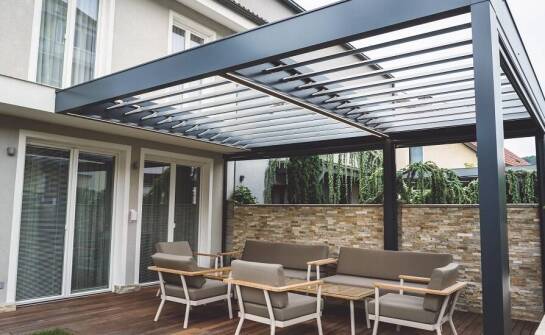 Zalety systemów odprowadzania wody w pergolach aluminiowych