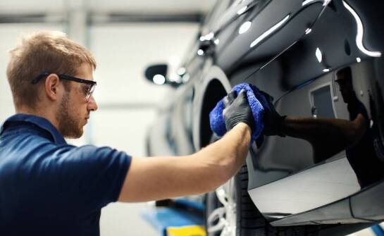 Jak usługi blacharsko-lakiernicze wpływają na wartość rynkową auta?