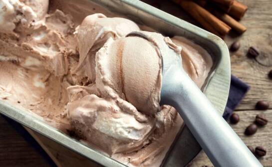 Jakie są zalety wyboru lodów rzemieślniczych na deser?