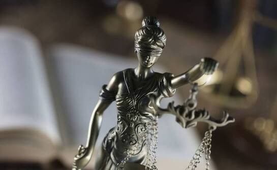 Kontrowersyjne teorie spiskowe w literaturze – co oferuje nasza księgarnia?