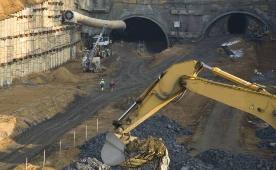 Prace ziemne na zamówienie – co obejmują kompleksowe zlecenia na takie usługi?