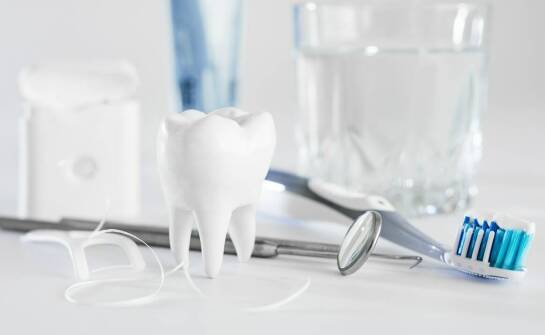 Jakie są dostępne metody wybielania zębów i ich ceny w Krakowie?