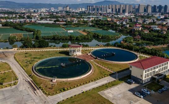 Jak zbiorniki do magazynowania wody mogą wspierać gospodarkę wodną miast?