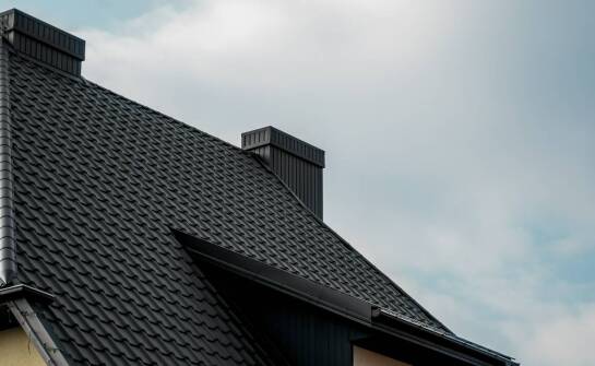 Wybór odpowiednich profili blach trapezowych dla zróżnicowanych projektów budowlanych