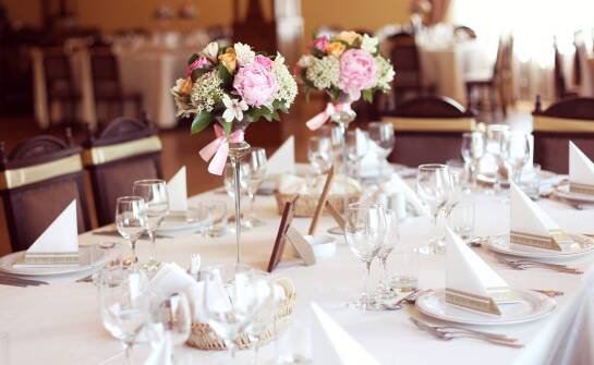 Dlaczego warto zainwestować w personalizowane tekstylia do restauracji?