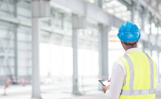 Dlaczego okresowe przeglądy techniczne są kluczowe przed modernizacją budynku?