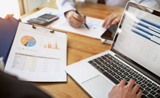 Wpływ doradcy podatkowego online na efektywność kadrowo-płacową firmy