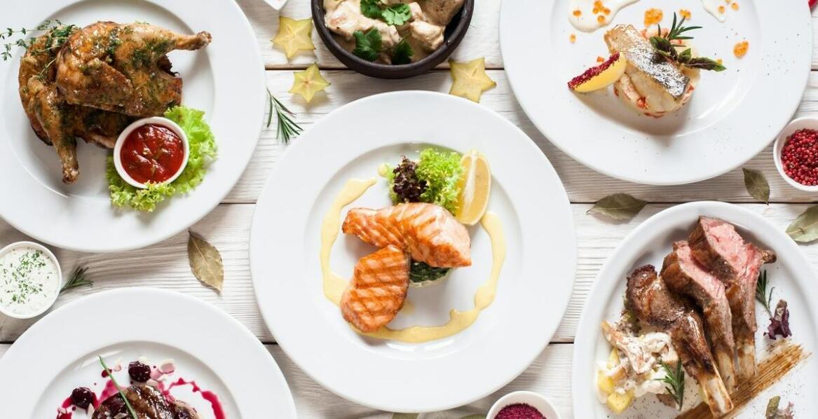 Catering na zamówienie w restauracji – jak dopasować menu do gości?