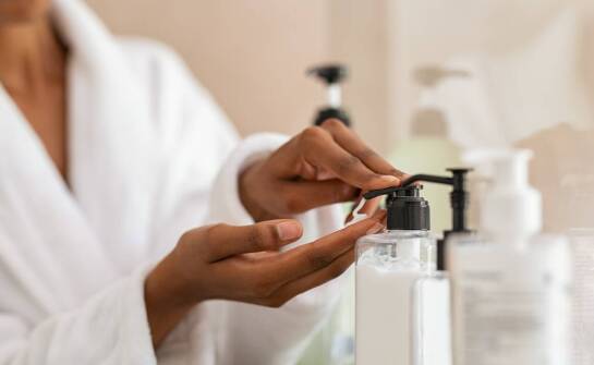 Jakie są najważniejsze właściwości lecznicze płynów z crotamitonem?