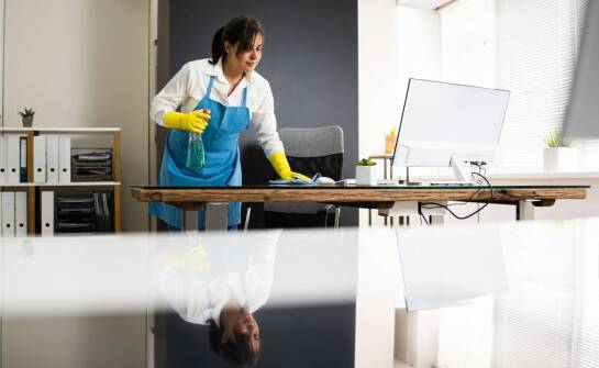 Korzyści płynące z outsourcingu usług sprzątania dla dużych przedsiębiorstw