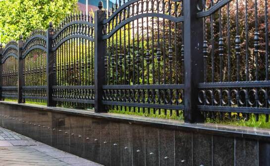 Czy ogrodzenia ozdobne mogą pełnić funkcję ochronną?