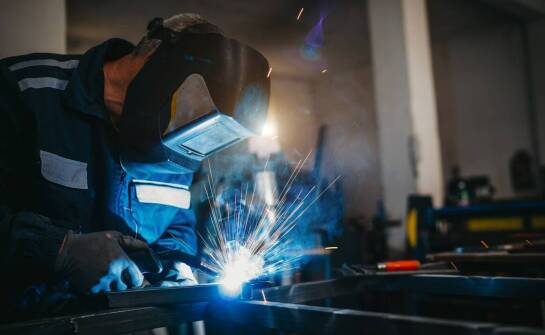 Jak gazy techniczne wpływają na jakość instalacji ze stali nierdzewnej?