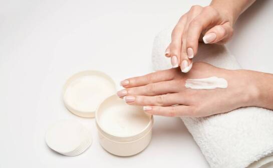 Jakie środki ostrożności należy zachować przy stosowaniu preparatów na świerzb?