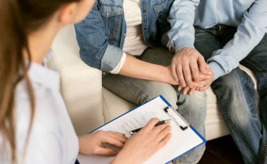 Jakie formy terapii oferuje seksuolog dla osób z zaburzeniami erekcji?