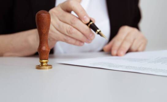 Procedury prawne przy przepisaniu mieszkania na pełnoletnie dziecko