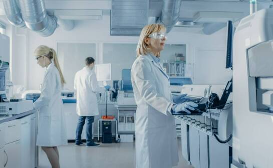 W jaki sposób badania chemiczne wspierają politykę zdrowotną firmy?