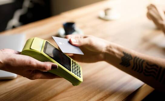 Przewaga sejfów wrzutowych nad tradycyjnymi metodami zabezpieczania gotówki