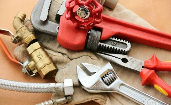 Jakie usługi oferuje Pogotowie Hydrauliczne w przypadku pęknięcia rur?