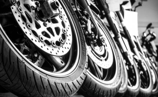 Opony i dętki do hulajnogi – kiedy warto je wymienić?