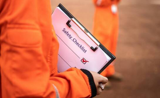 Dlaczego badanie zakładu pracy jest kluczowe dla spełnienia norm BHP?