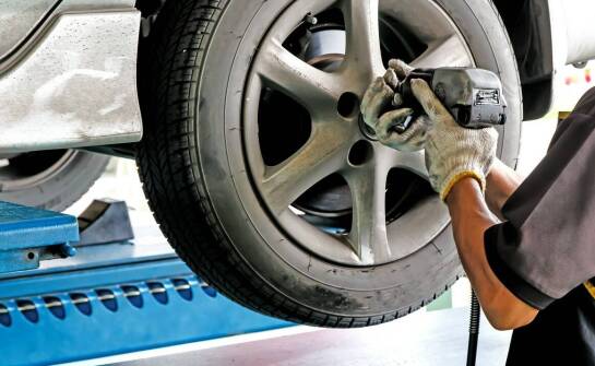 Wyważanie kół na miejscu – korzyści dla flot samochodowych