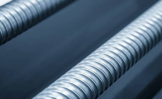 Wpływ jakości materiałów na trwałość i niezawodność sprężyn technicznych