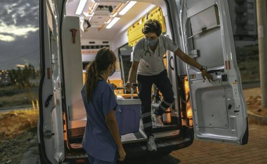 Współpraca z placówkami medycznymi - kluczowe aspekty i korzyści