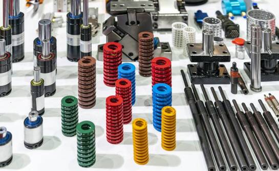 Innowacyjne materiały w produkcji złączek montażowych do mebli