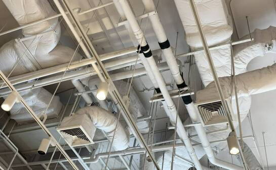 Jak instalacja systemów rekuperacji wpływa na jakość powietrza wewnętrznego?