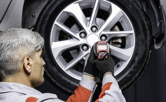 Jakie są najczęstsze problemy z montażem kołpaka 13 i jak ich unikać?