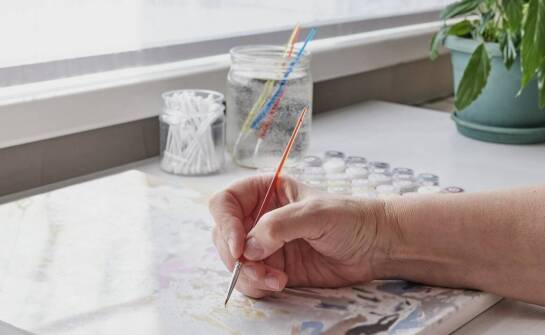 Jak malowanie po numerach z rysunkami dla dzieci wspiera koncentrację?