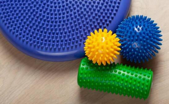 Jakie akcesoria ze sklepu medycznego przydadzą się do rehabilitacji domowej po udarze?