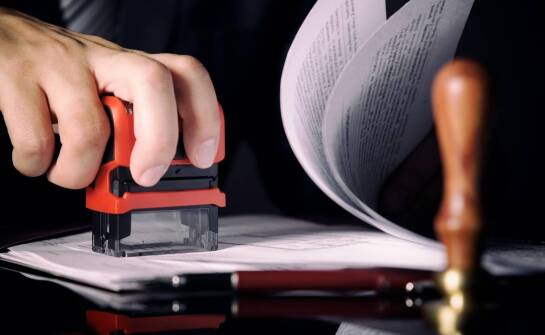 Co warto wiedzieć o tłumaczeniach przysięgłych na prawo do pracy na język ukraiński?