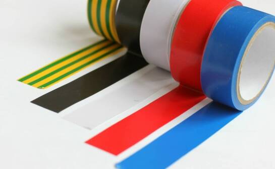 Rola taśm dwustronnych w branży reklamowej – innowacyjne podejścia