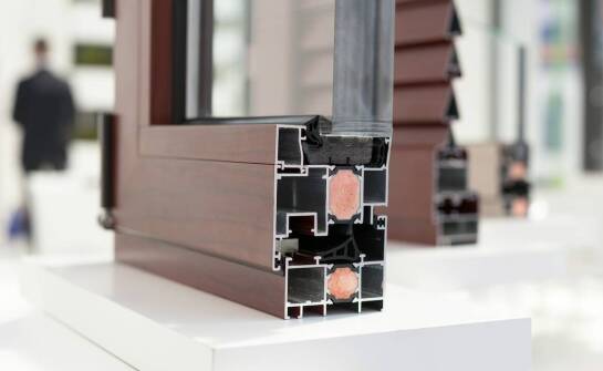 Przewaga ciepłych parapetów nad tradycyjnymi rozwiązaniami w nowoczesnym budownictwie