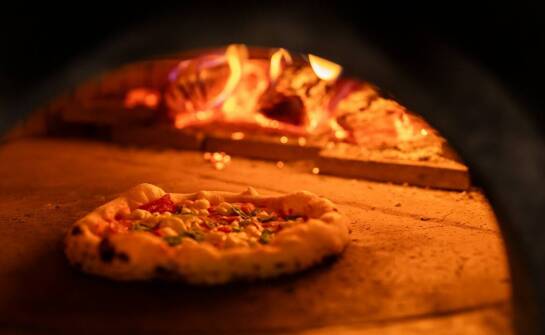 Różnorodność menu – jaką pizzę naturalną oferujemy dla wegetarian?