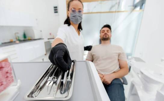 Jakie są różnice między licówkami a innymi metodami poprawy uśmiechu?