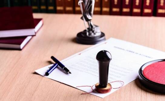 Jak kancelaria notarialna wspiera proces sporządzania umowy darowizny?