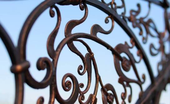 Jak rdzawy kolor cortenu wpływa na estetykę ogrodu?