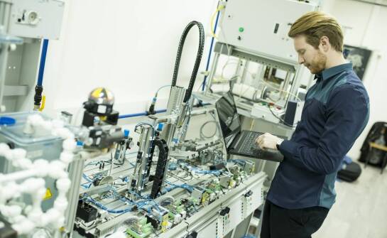 Jak reflektometry optyczne wspierają certyfikację sieci światłowodowych?