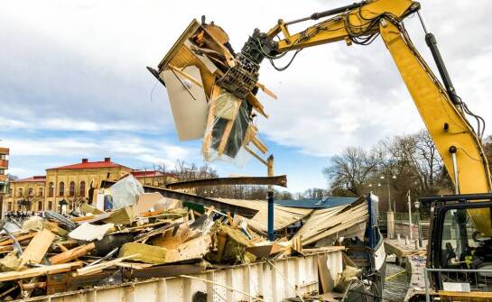 Jakie są najważniejsze etapy procesu wyburzenia nabrzeży?
