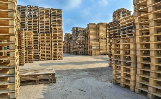 Optymalne przechowywanie brykietu dla zachowania jego właściwości