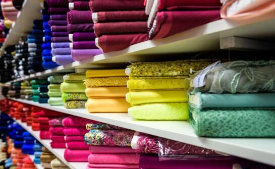 Rola kolorystyki w projektowaniu kostiumów teatralnych