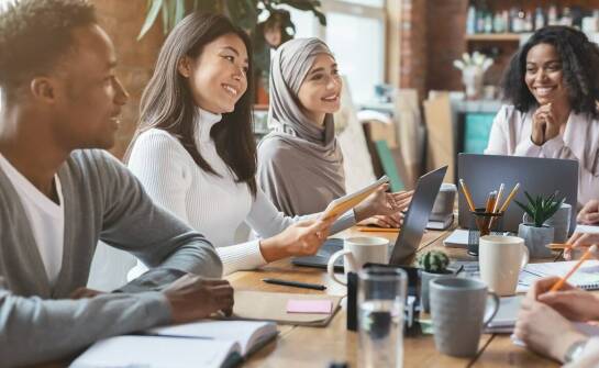 Znaczenie wygodnych ubrań roboczych dla efektywności zespołu