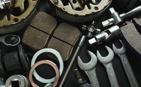 Wybór odpowiednich części do skrzyni biegów w JCB