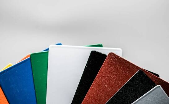 Wybór odpowiedniego projektu graficznego dla identyfikatorów plastikowych