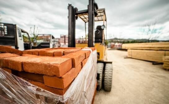 Jak wybrać odpowiednią kurtynę przemysłową do swojego przedsiębiorstwa?