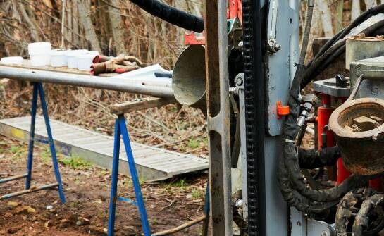 Jakie są kluczowe aspekty przyłącza budynków do studni głębinowych?
