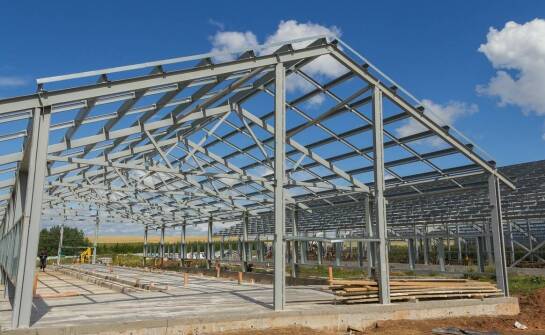 Zastosowanie hal stalowych w projektach infrastruktury transportowej